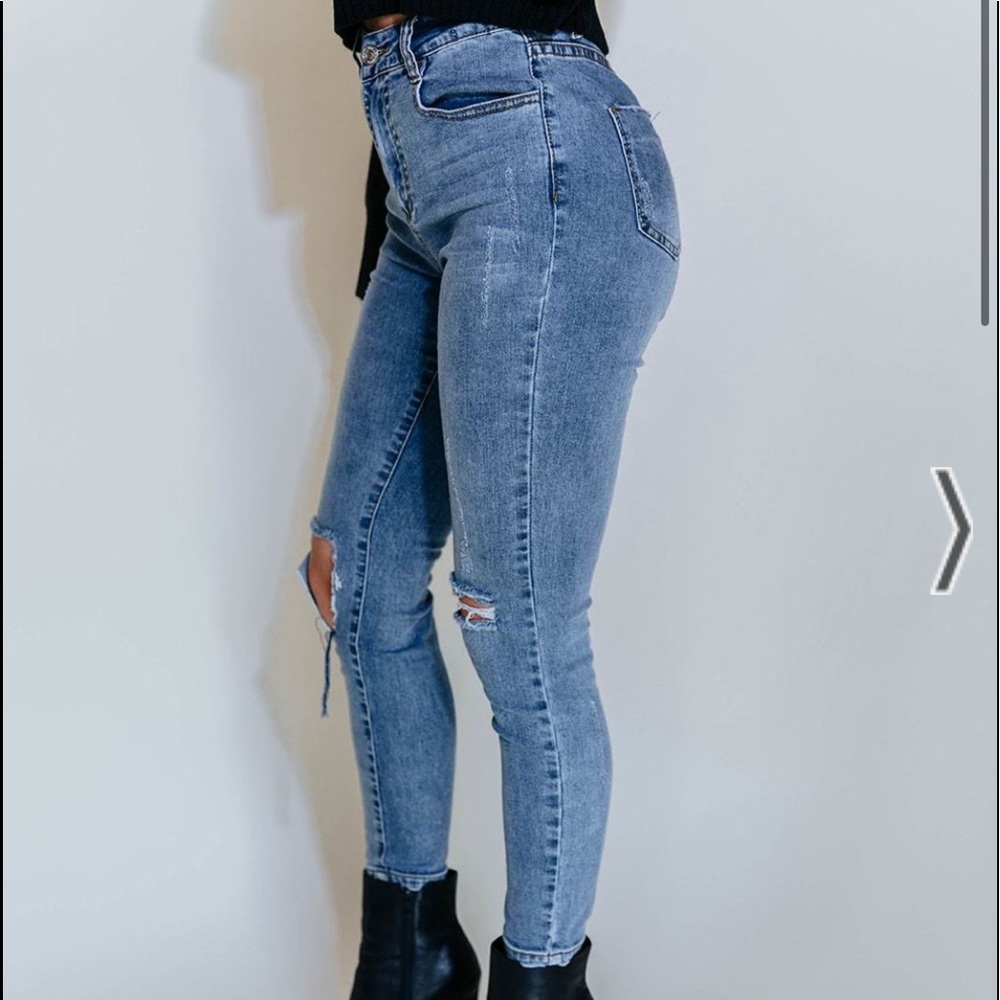 NWT Kittenish signature high waisted jeans, size S.